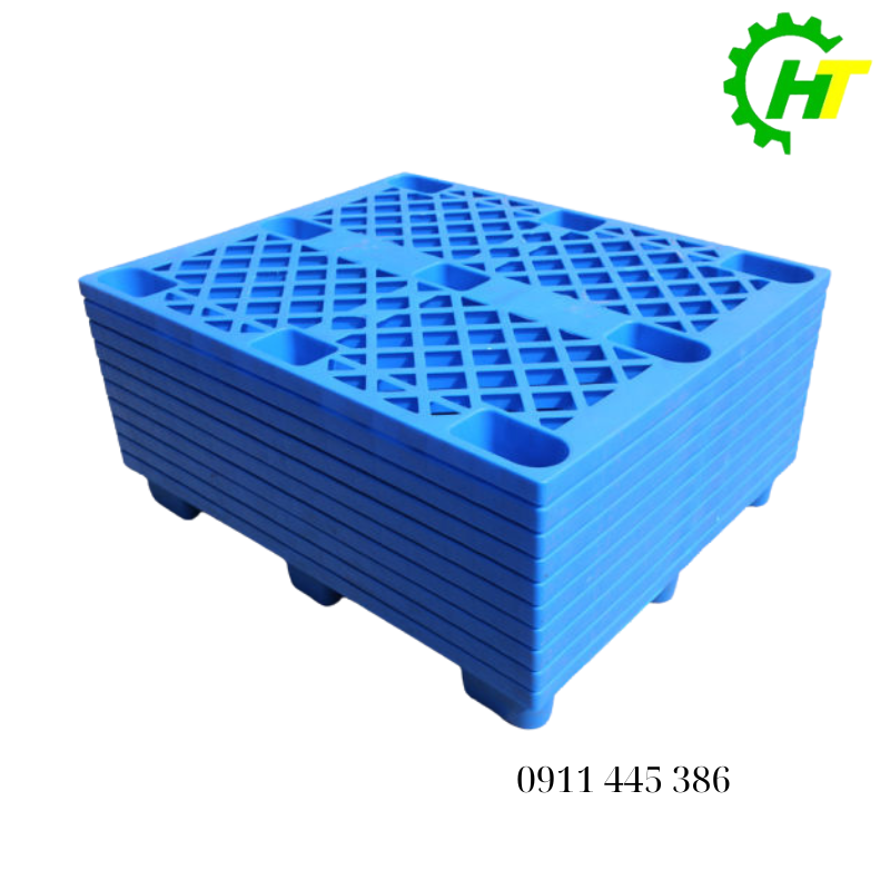 pallet cốc màu xanh xếp chồng lên nhau